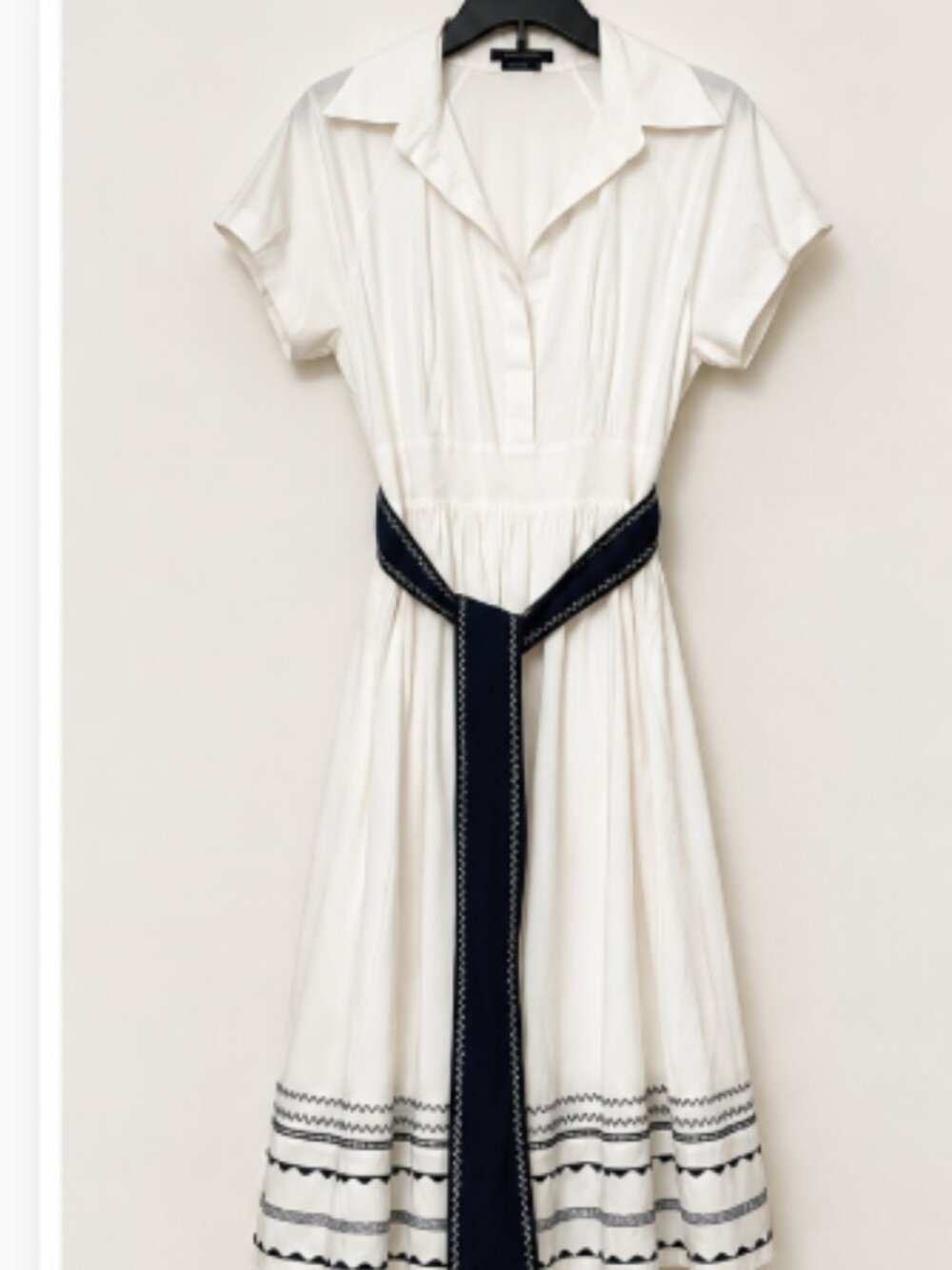 BCBGMAXAZRIA White Collared Shirt Dress w/Black Embroidered Belt | Size 8 - Picture 2 of 2